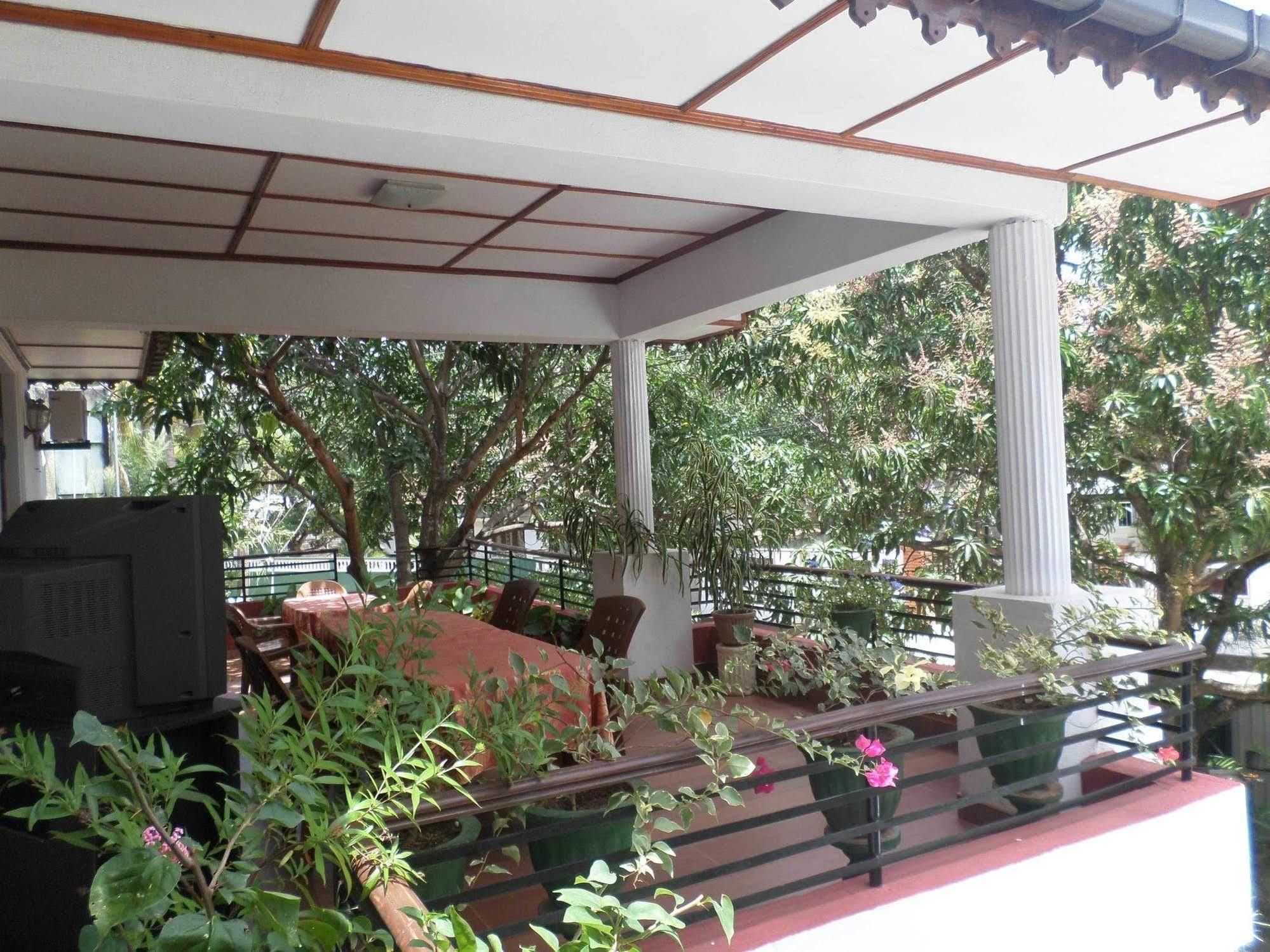 Thilaka City Hotel Anuradhapura Buitenkant foto